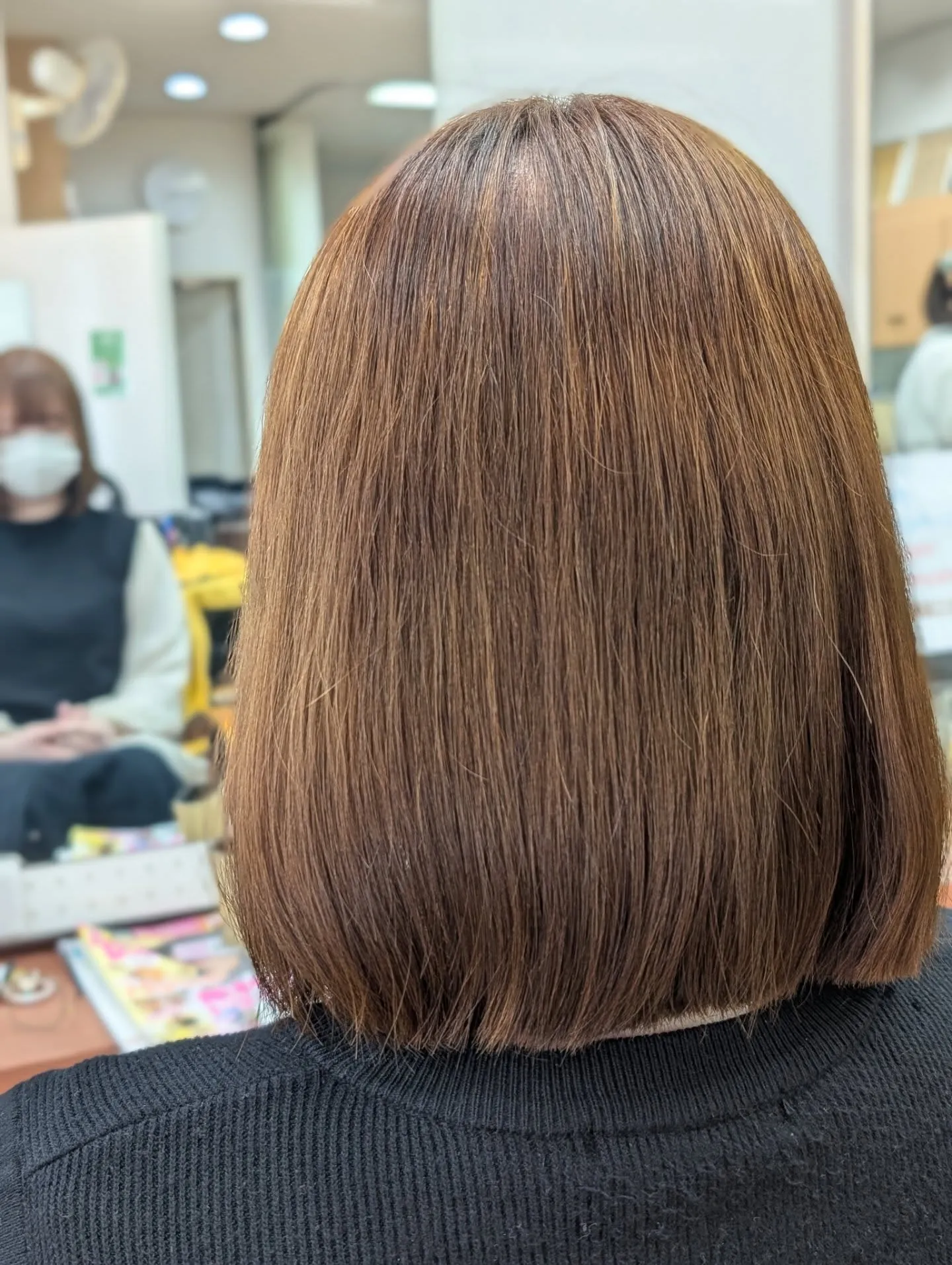 バッサリカット&同時施術で叶えるミルクティーボブ こんにちは、北区の美容室です。