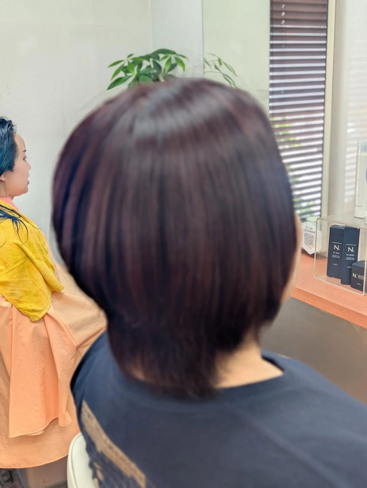 この髪質改善トリートメントと同時にヘアカラーも行いました。